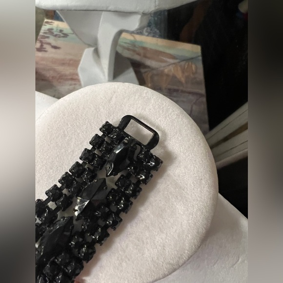 Costume jewelry black bracelet - Picture 4 of 4